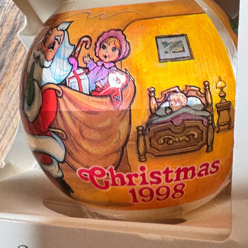 Holiday Value Ornament Christmas 1998 Santa Sack Satin Ball‎